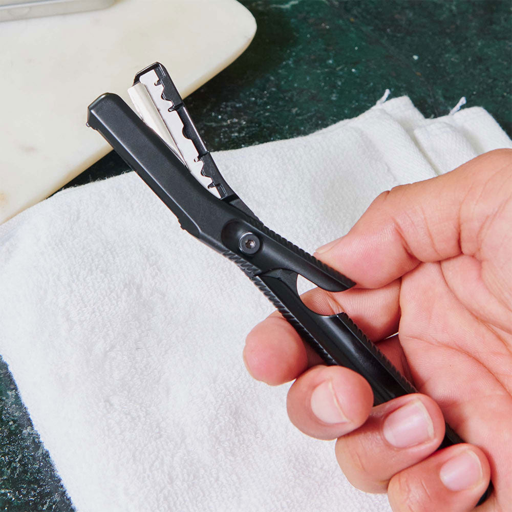 Leaf-Shave-Dermaplaner-Black-03